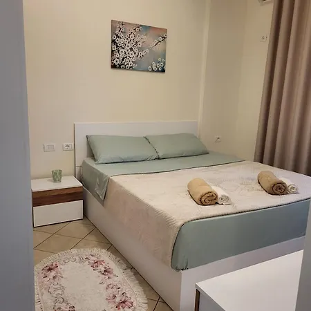 Ina's * 地拉那